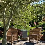 L'ecole Des Garcons Bed & Breakfast 4*