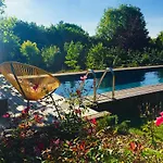 L'ecole Des Garcons Bed & Breakfast Maigne