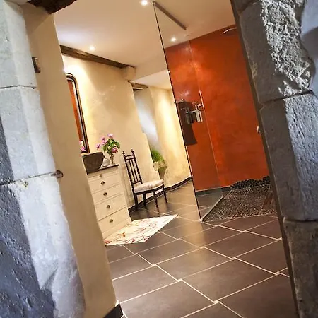 Bed & Breakfast L'ecole Des Garcons Maigne