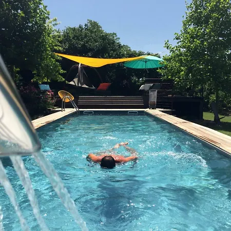 L'ecole Des Garcons 住宿加早餐酒店 Maigne