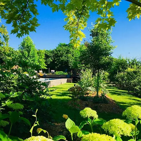 L'ecole Des Garcons Bed & Breakfast Maigne