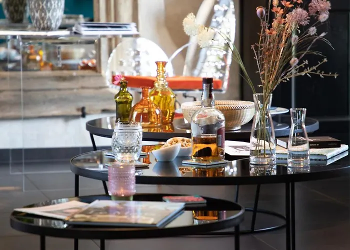 L'ecole Des Garcons Nocleg ze śniadaniem 4*